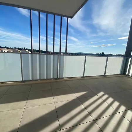 Avec Terrasse Et Parking - V0841