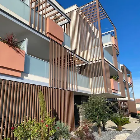 Apartment Avec Terrasse Et Parking - V0841 Vias
